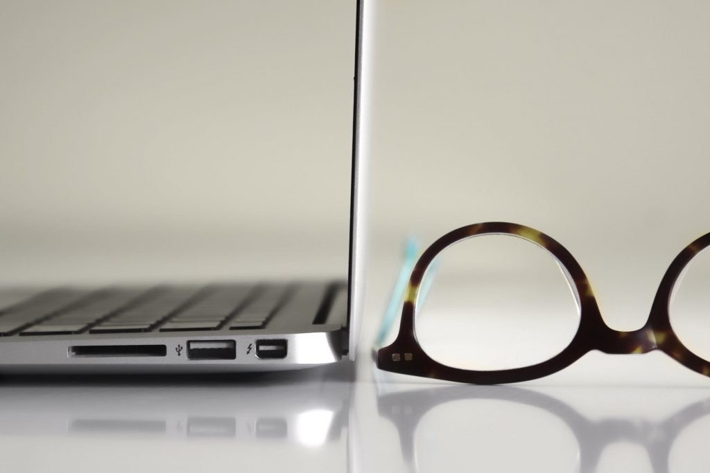 Apple、ソフトウェア幹部をARチームに移管|AR眼鏡(Apple Glasses)の今後は?