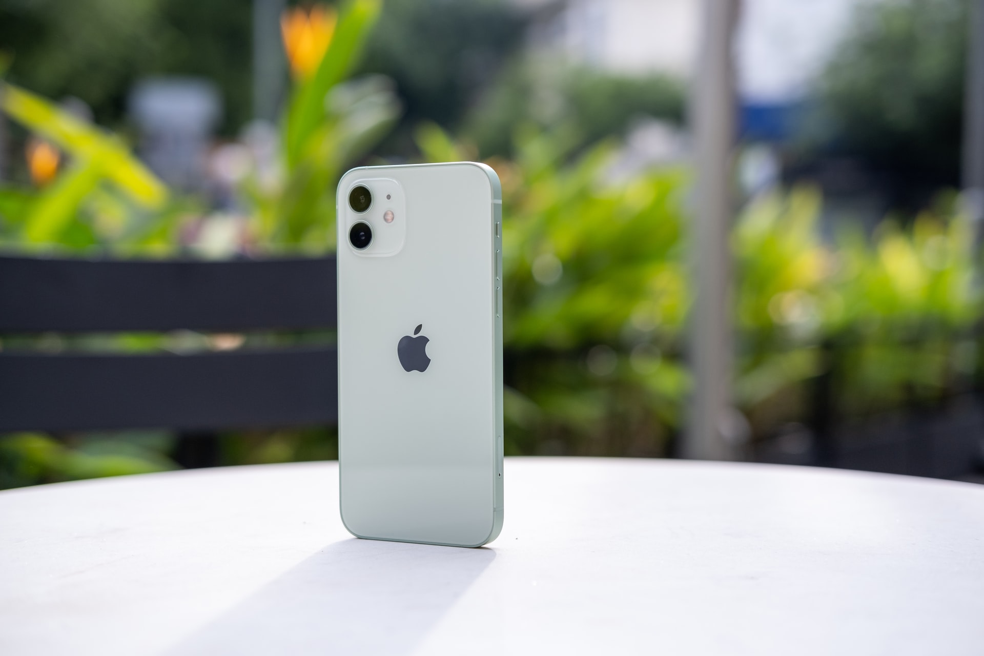iPhoneのeSIM対応機種・設定方法!eSIM対応のおすすめ格安SIMも解説