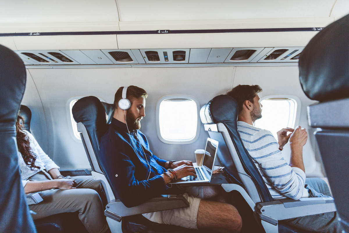 飛行機でWi-Fiは使える？仕組み・速度・WiFi設備のある航空会社を紹介！
