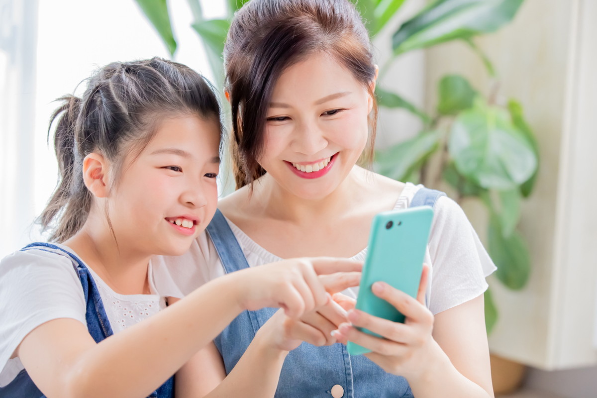 子持ち世代必見!子どもにスマホを渡す時の注意点とおすすめ選び方とは?