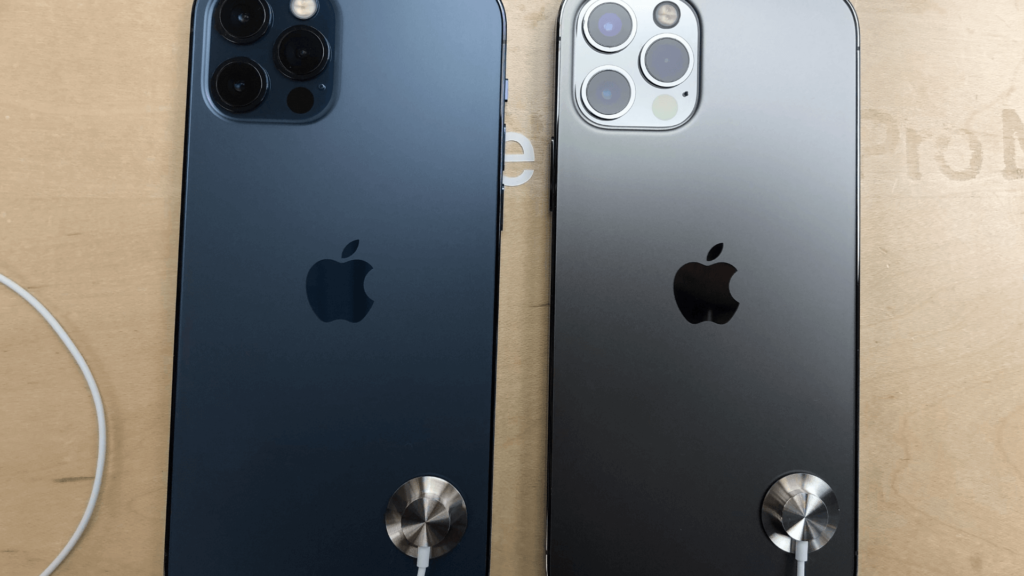 実機写真比較】新型iPhone 12 ProとiPhone 11 Proは何が違う 