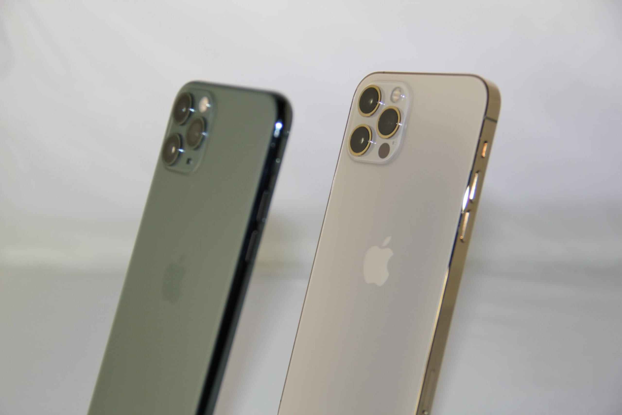 実機写真比較 新型iphone 12 Proとiphone 11 Proは何が違う スペック カメラ性能 デザインを徹底比較 Iphone格安sim通信