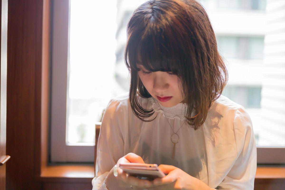 スマホの電源が入らない!原因と対処法とは?修理店・スマホ保険も紹介