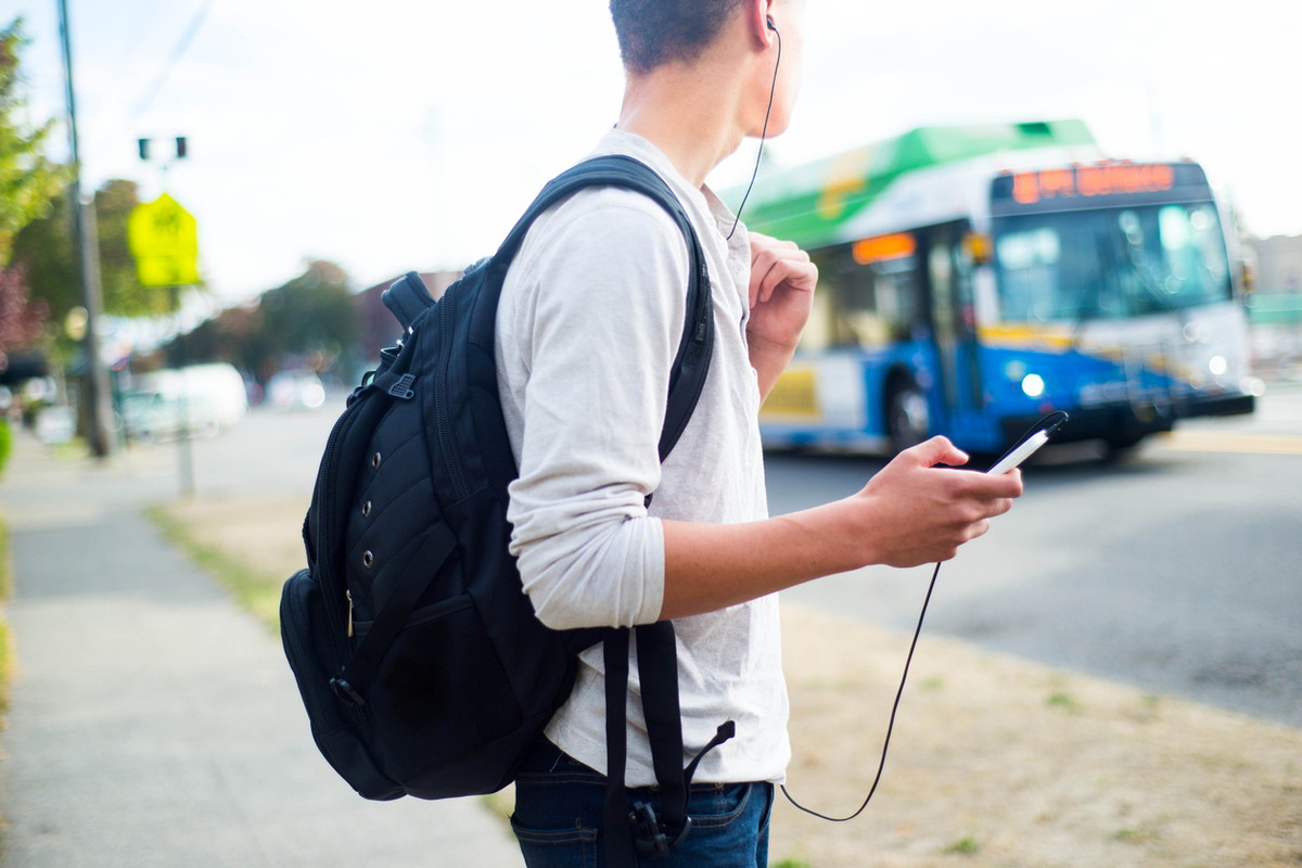 イモトのWiFiの口コミ・評判は?メリット・デメリットからわかる特徴と注意点