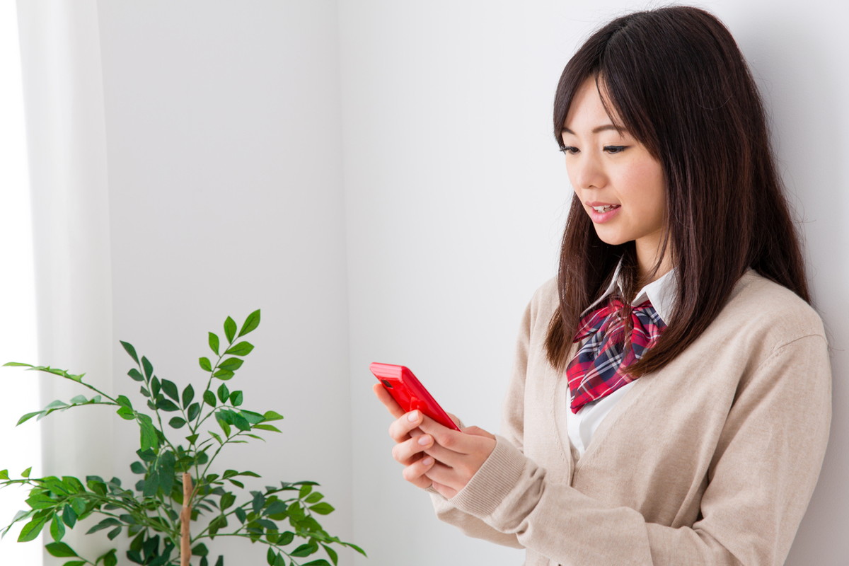 初めてのスマホにおすすめの機種はこれ！中学生・シニア向けスマホと注意点