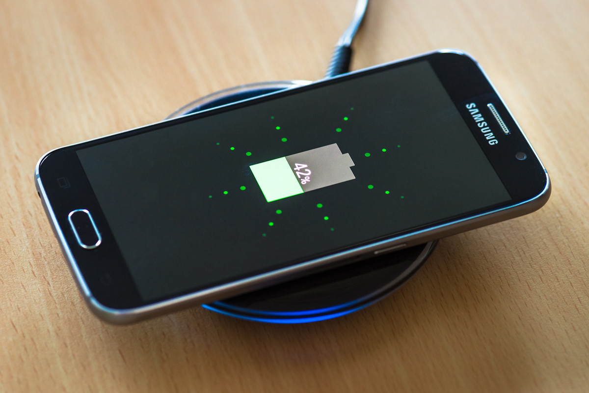 Iphoneのワイヤレス充電ができないときの原因と設定方法 タイプ別ワイヤレス充電器の使い方も紹介 Iphone格安sim通信