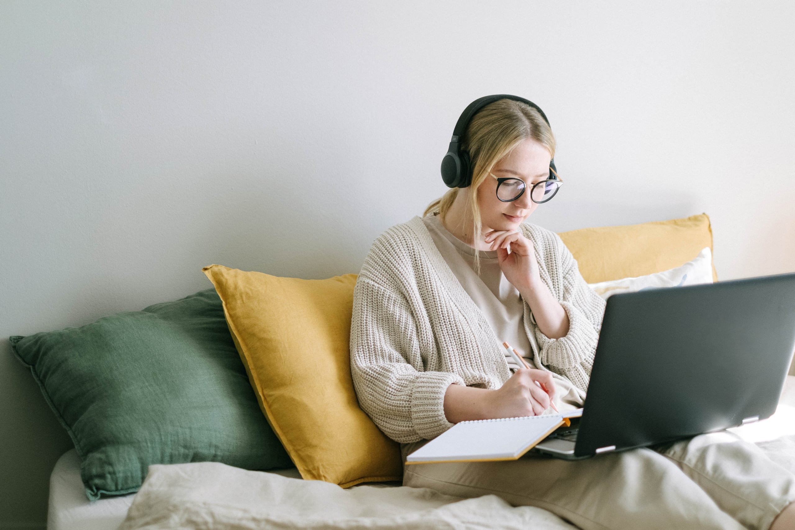 dTVとnetflixを比較!契約するならどちらがおすすめなのか徹底解説