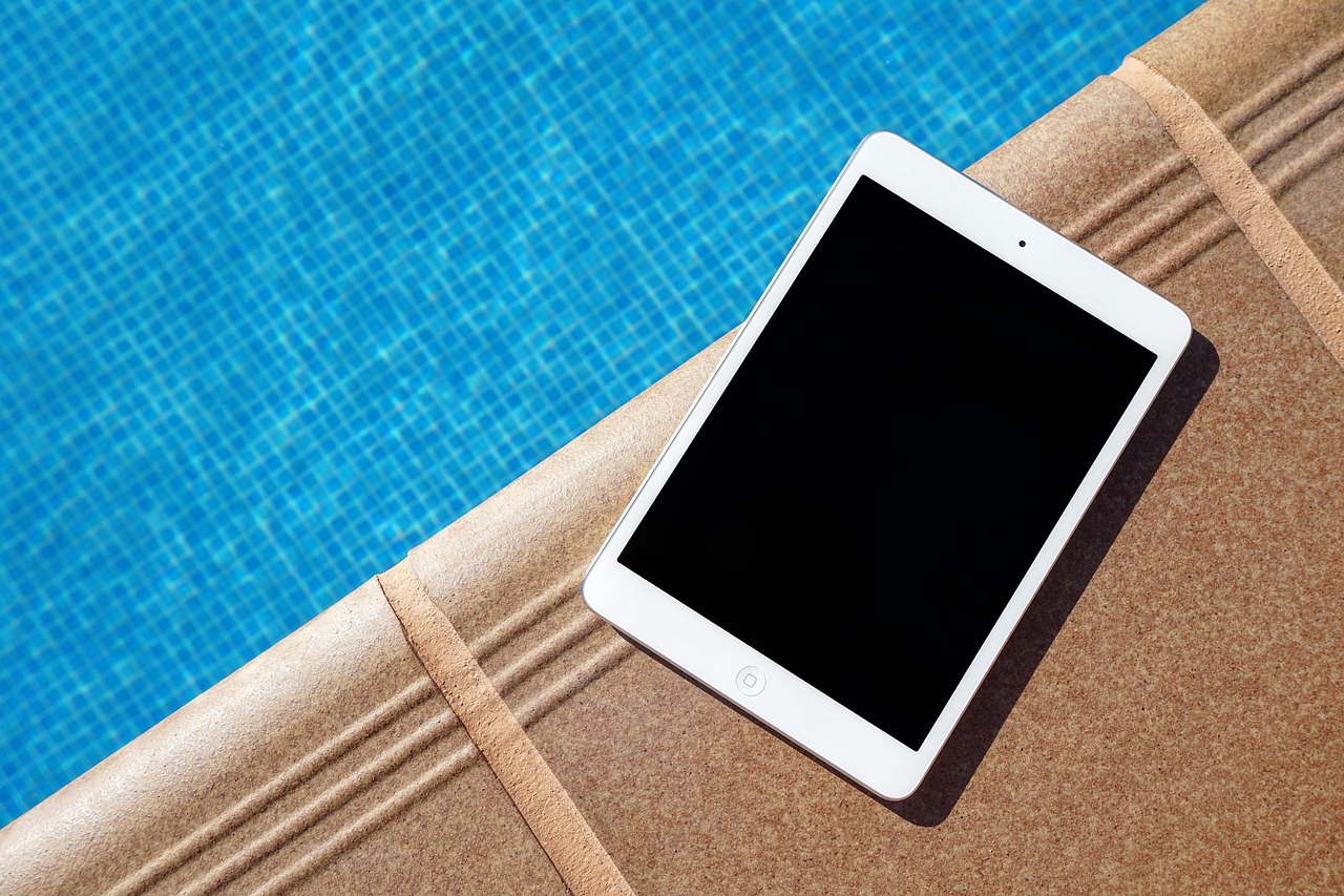 iPadの防水防塵はいつから?おすすめ防水ケース・お風呂/海で使えるか解説