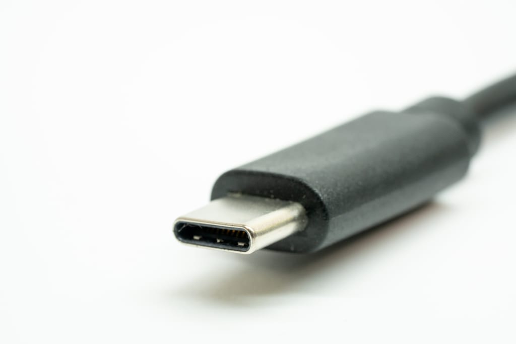WiMAXは純正の充電器を購入すべき？おすすめ品紹介！端子の種類と
