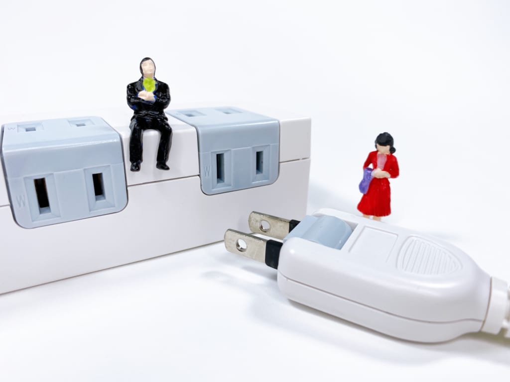 WiMAXは純正の充電器を購入すべき？おすすめ品紹介！端子の種類と